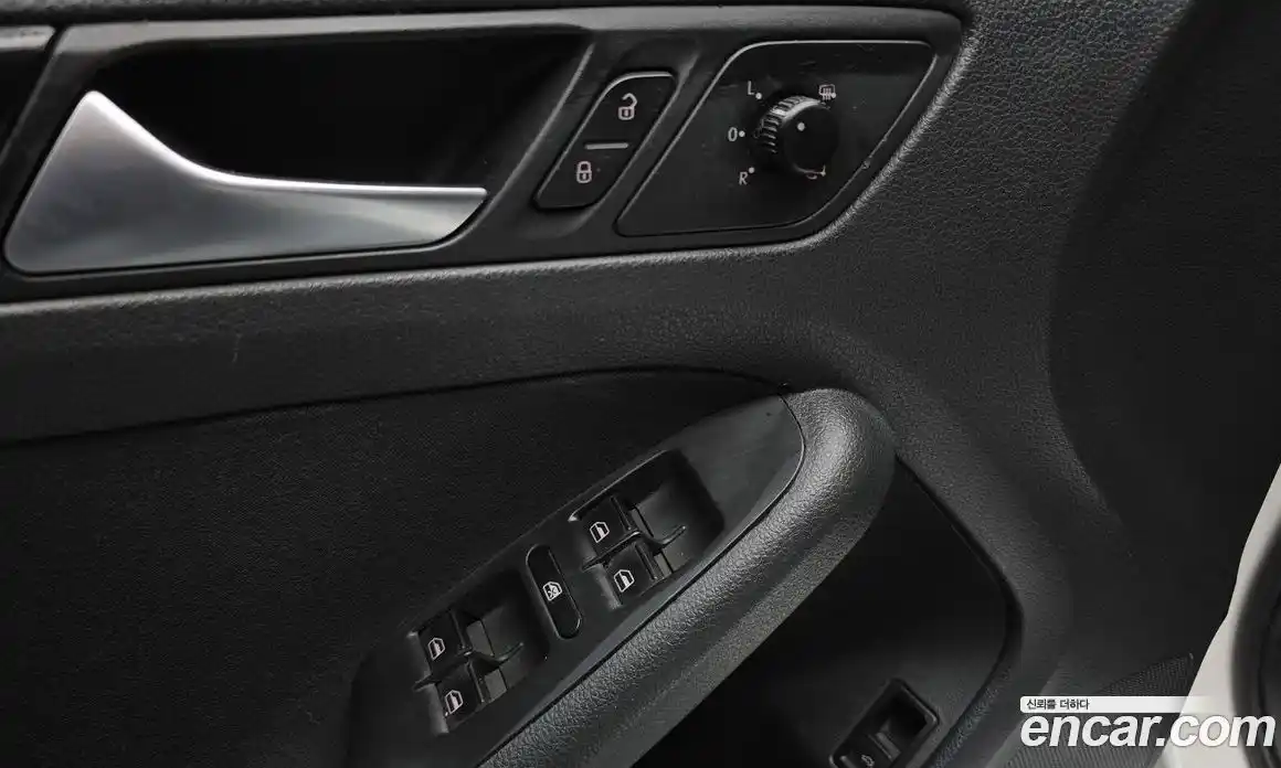 Volkswagen Jetta 2012 2.0 Автомат в Москве № 210289, фото 14