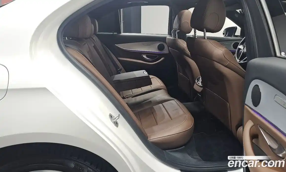 Mercedes-Benz E-Class 2021 2.0 Автомат в Москве № 211911, фото 19