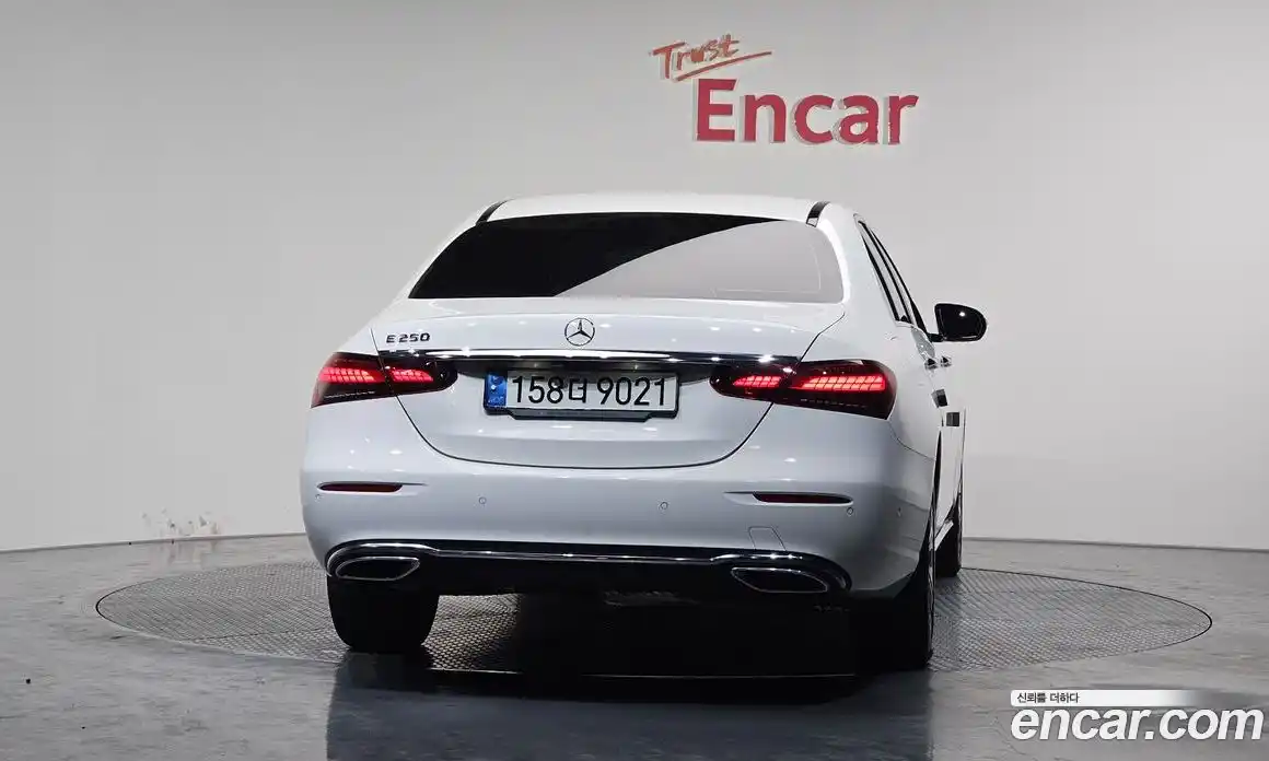 Mercedes-Benz E-Class 2021 2.0 Автомат в Москве № 211911, фото 4