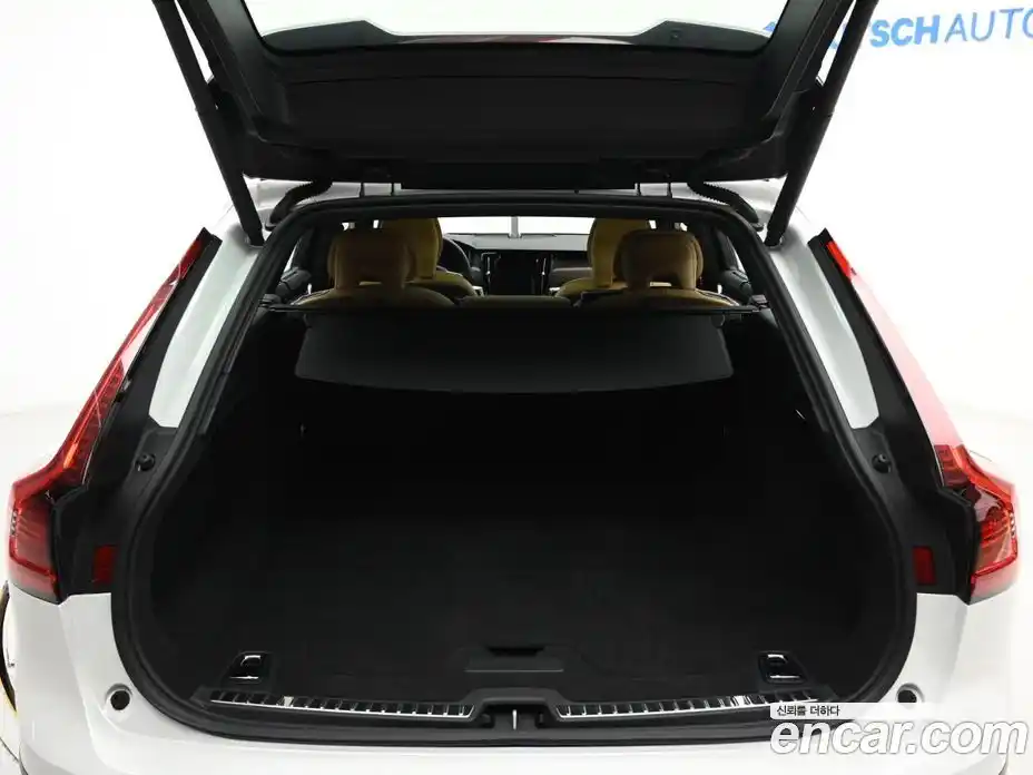 Volvo V90 2024 2.0 Автомат в Москве № 212790, фото 20