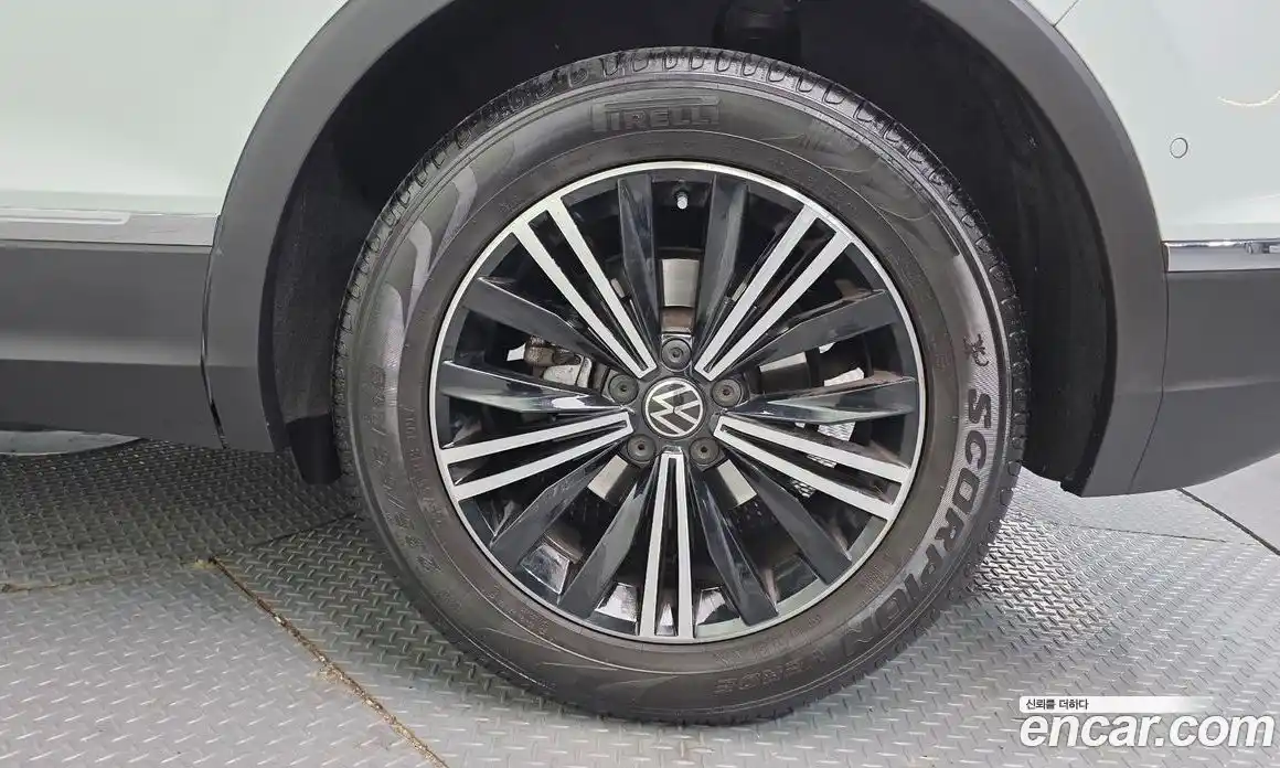 Volkswagen Tiguan 2022 2.0 Автомат в Москве № 215043, фото 13