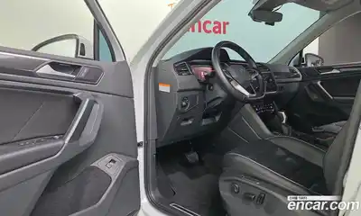 Volkswagen Tiguan 2022 2.0 Автомат в Москве № 215043, миниатюра 2