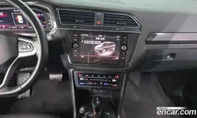 Volkswagen Tiguan 2022 2.0 Автомат в Москве № 215043, миниатюра 3