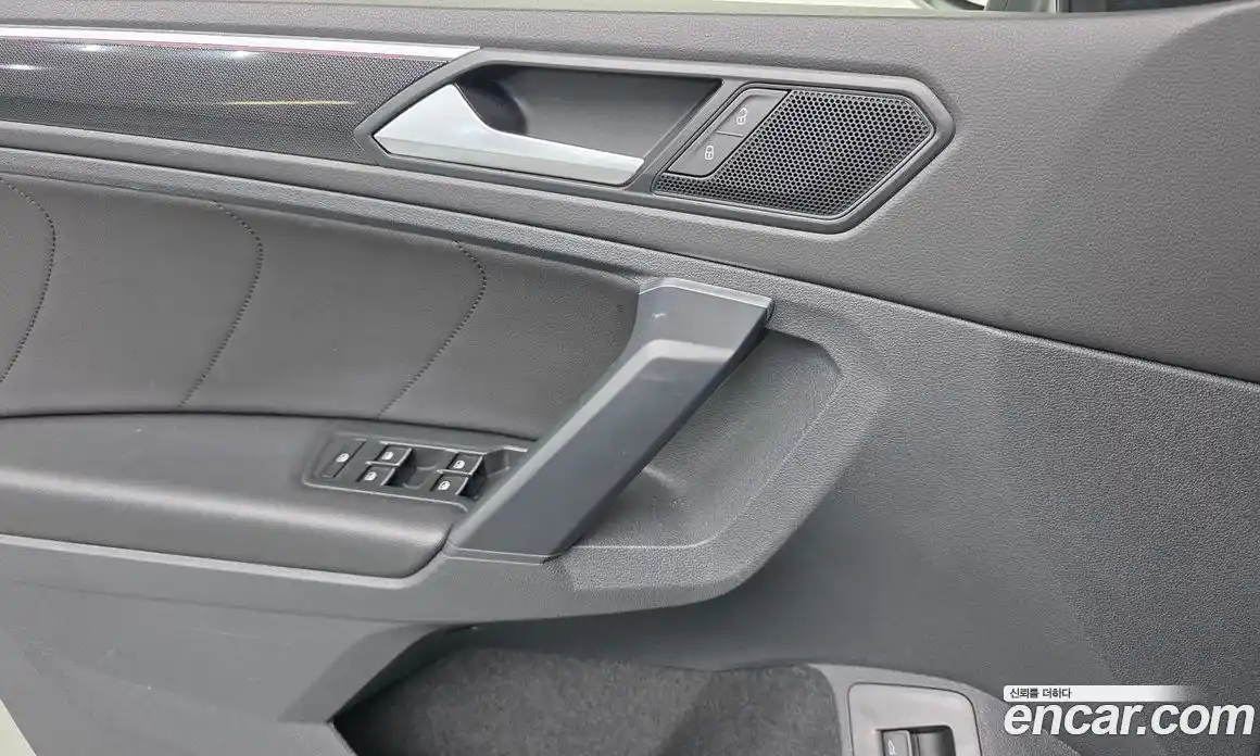 Volkswagen Tiguan 2022 2.0 Автомат в Москве № 215043, фото 5