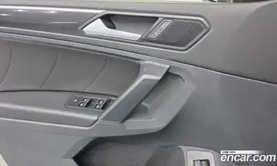 Volkswagen Tiguan 2022 2.0 Автомат в Москве № 215043, миниатюра 5