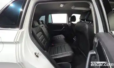 Volkswagen Tiguan 2022 2.0 Автомат в Москве № 215043, миниатюра 7