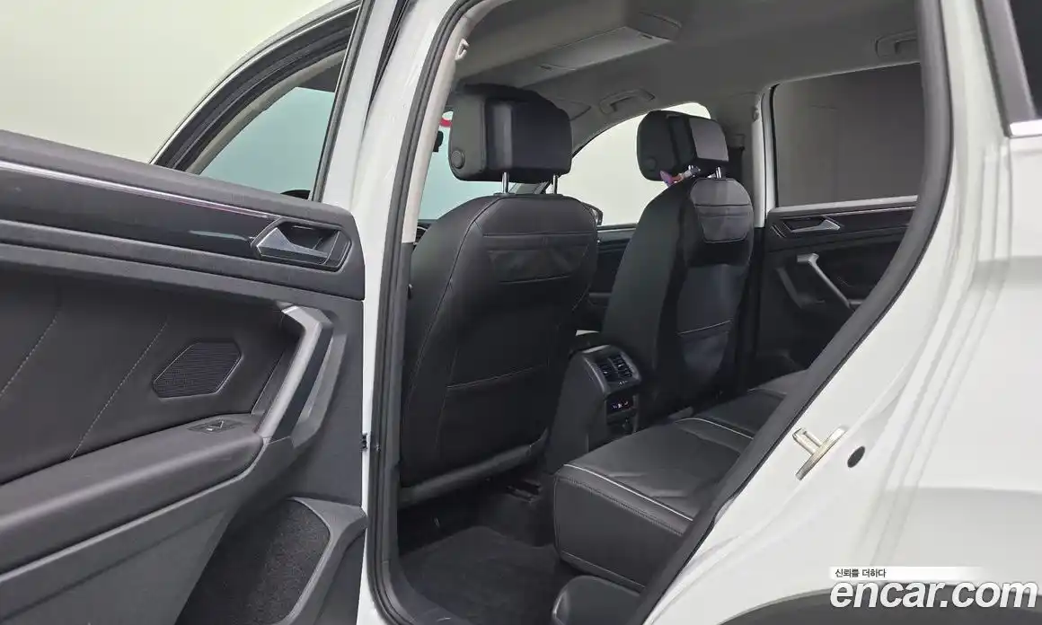 Volkswagen Tiguan 2022 2.0 Автомат в Москве № 215043, фото 8