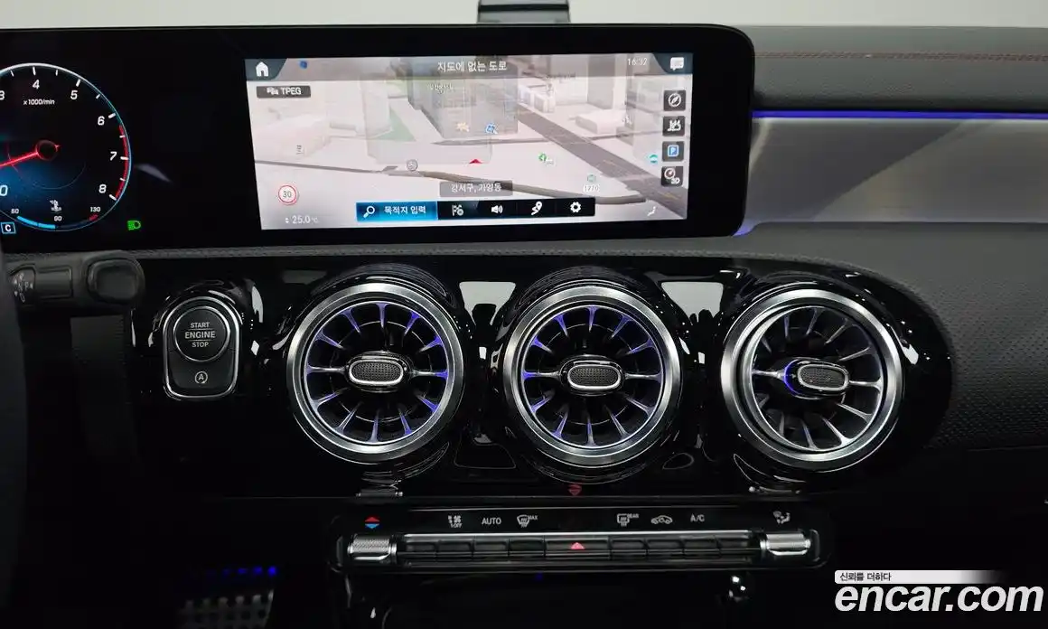 Mercedes-Benz CLA-Class 2023 2.0 Автомат в Москве № 220710, фото 9