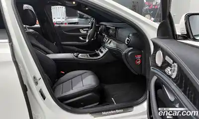 Mercedes-Benz E-Class 2023 1.9 Автомат в Москве № 223264, миниатюра 11