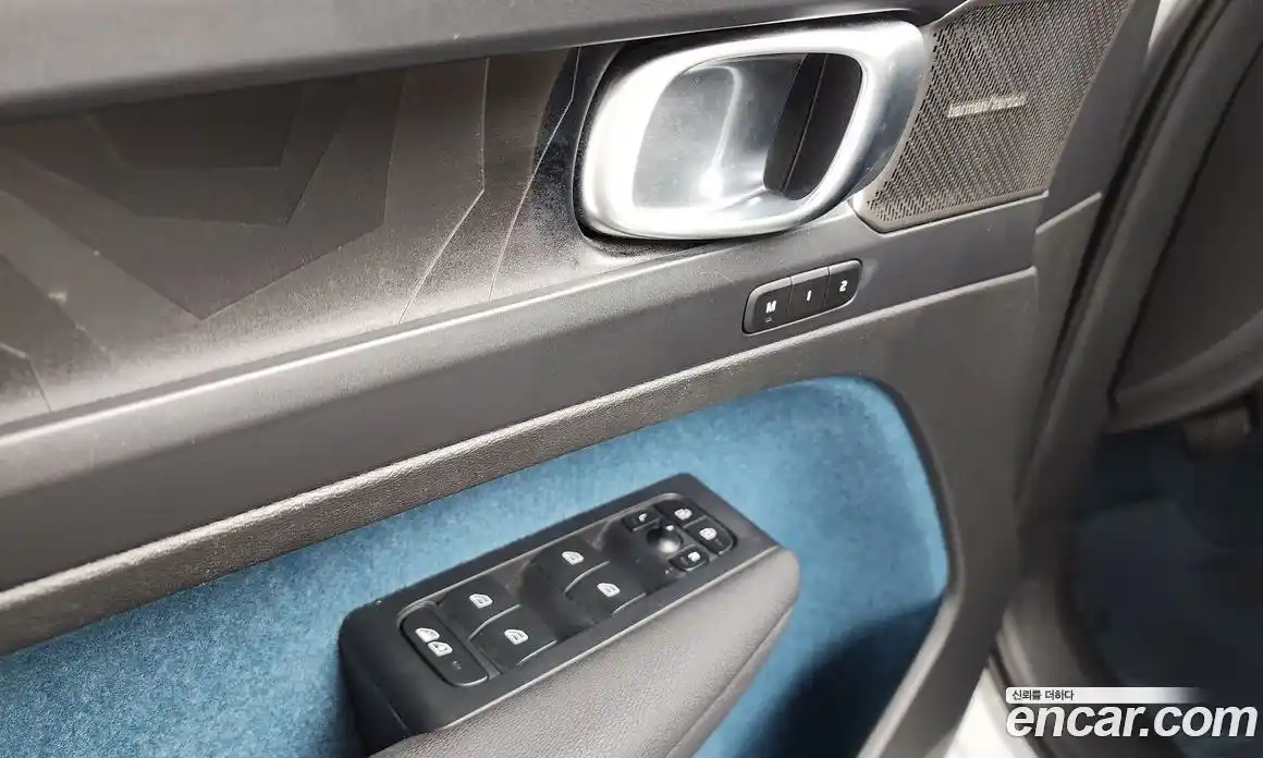 Volvo C40 2023 0.2 Автомат в Москве № 230522, фото 17