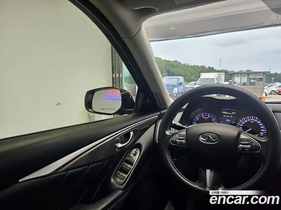 Infiniti Q50 2015 2.1 Автомат в Москве № 258783, фото 9