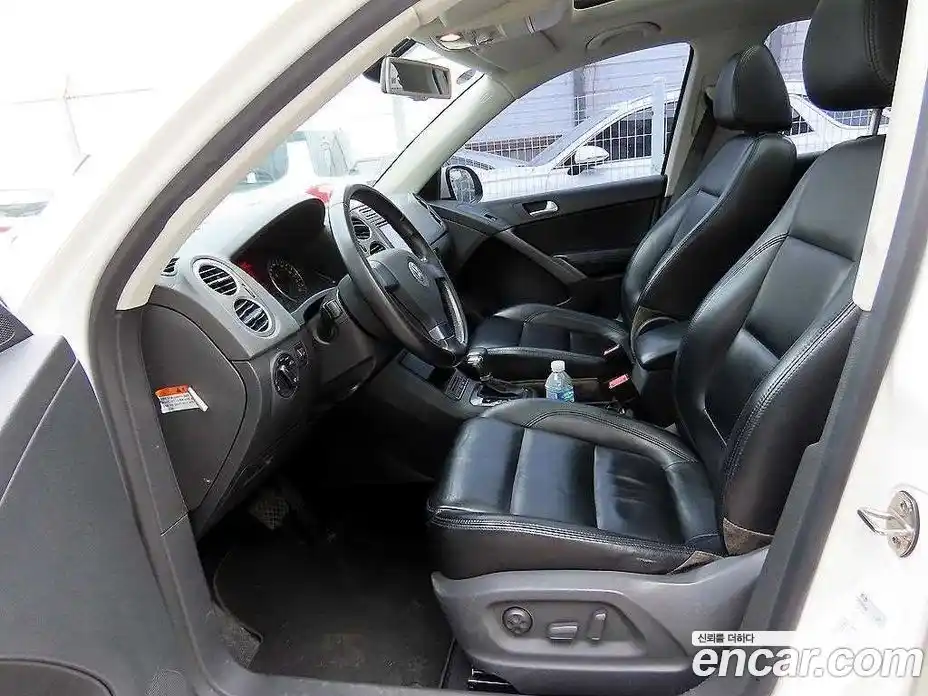 Volkswagen Tiguan 2008 2.0 Автомат в Москве № 272623, фото 5