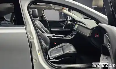 Jaguar XF 2016 2.0 Автомат в Москве № 296463, миниатюра 2