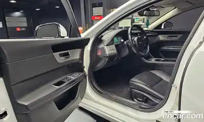 Jaguar XF 2016 2.0 Автомат в Москве № 296463, миниатюра 10