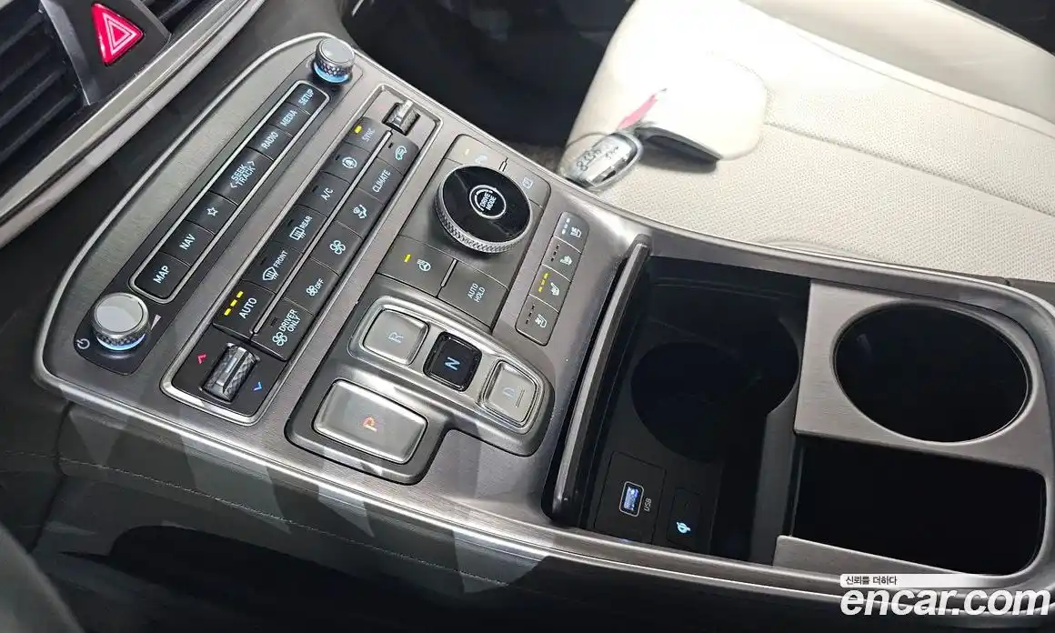 Hyundai Santa Fe 2022 1.6 Автомат в Москве № 3165, фото 1