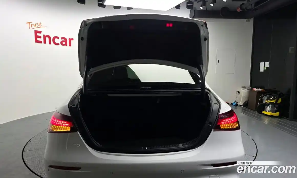 Mercedes-Benz E-Class 2021 1.9 Автомат в Москве № 324365, фото 14