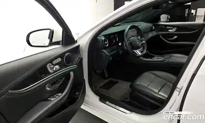 Mercedes-Benz E-Class 2021 1.9 Автомат в Москве № 324365, миниатюра 3