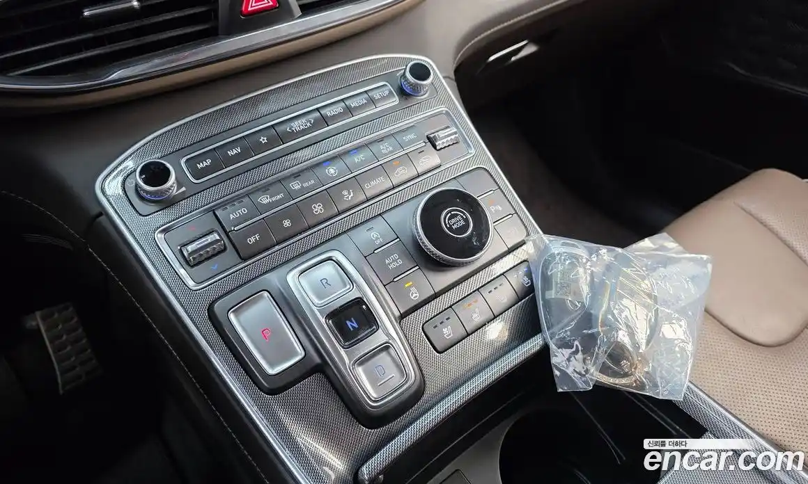 Hyundai Santa Fe 2023 2.5 Автомат в Москве № 358089, фото 9