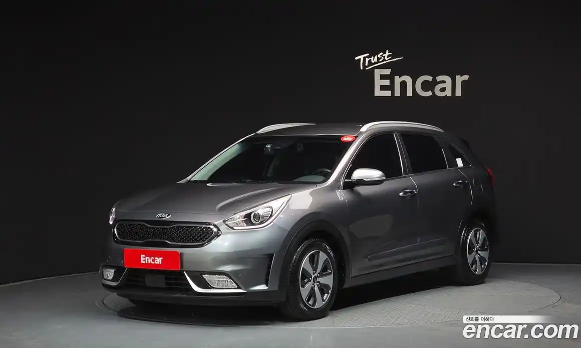 Kia Niro 2017 1.6 Автомат в Москве № 401554, фото 1