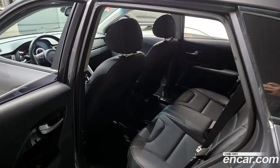 Kia Niro 2017 1.6 Автомат в Москве № 401554, фото 11