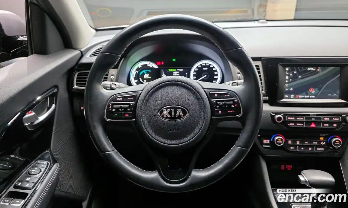 Kia Niro 2017 1.6 Автомат в Москве № 401554, фото 13