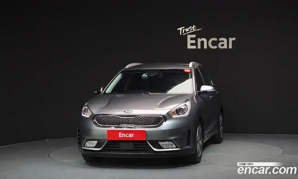 Kia Niro 2017 1.6 Автомат в Москве № 401554, фото 3