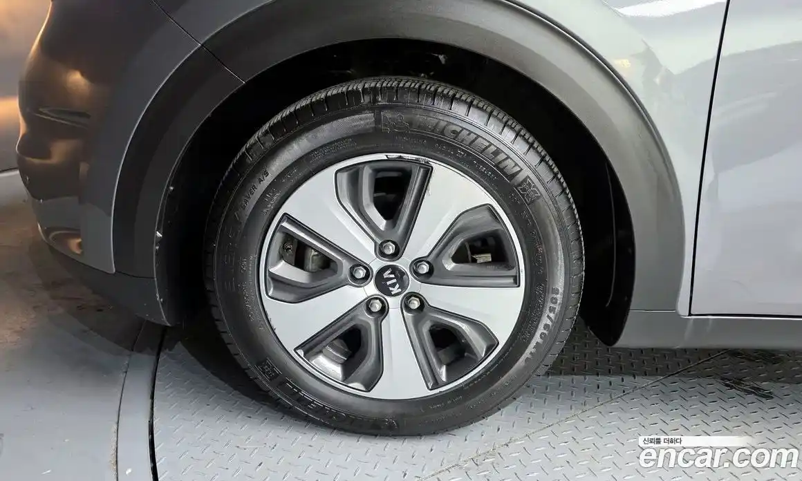 Kia Niro 2017 1.6 Автомат в Москве № 401554, фото 5