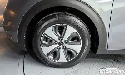 Kia Niro 2017 1.6 Автомат в Москве № 401554, миниатюра 5