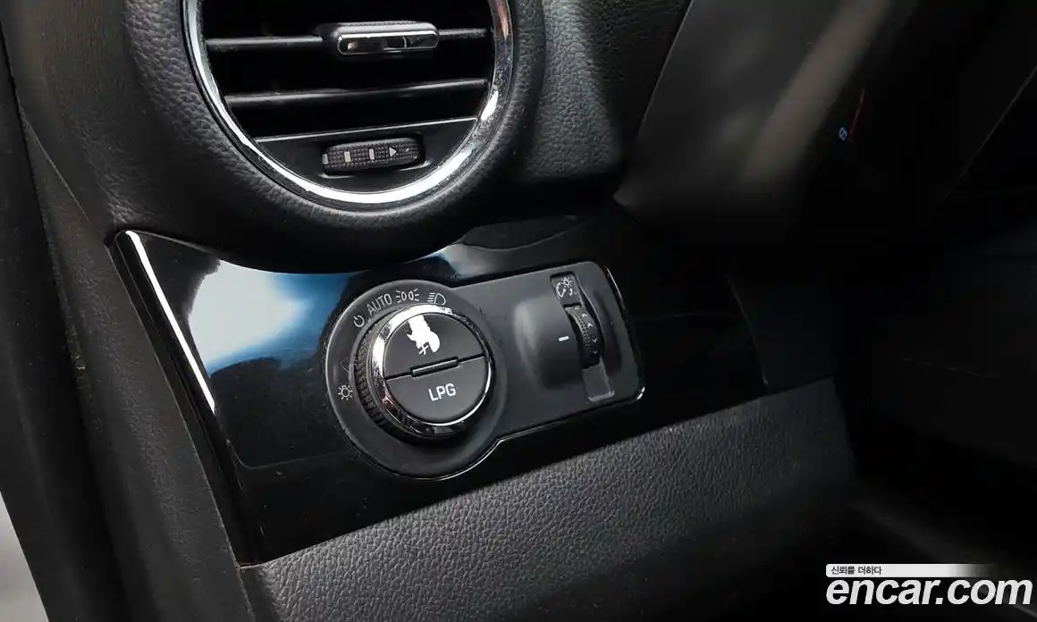 Chevrolet Orlando 2012 2.0 Автомат в Москве № 40295, фото 15