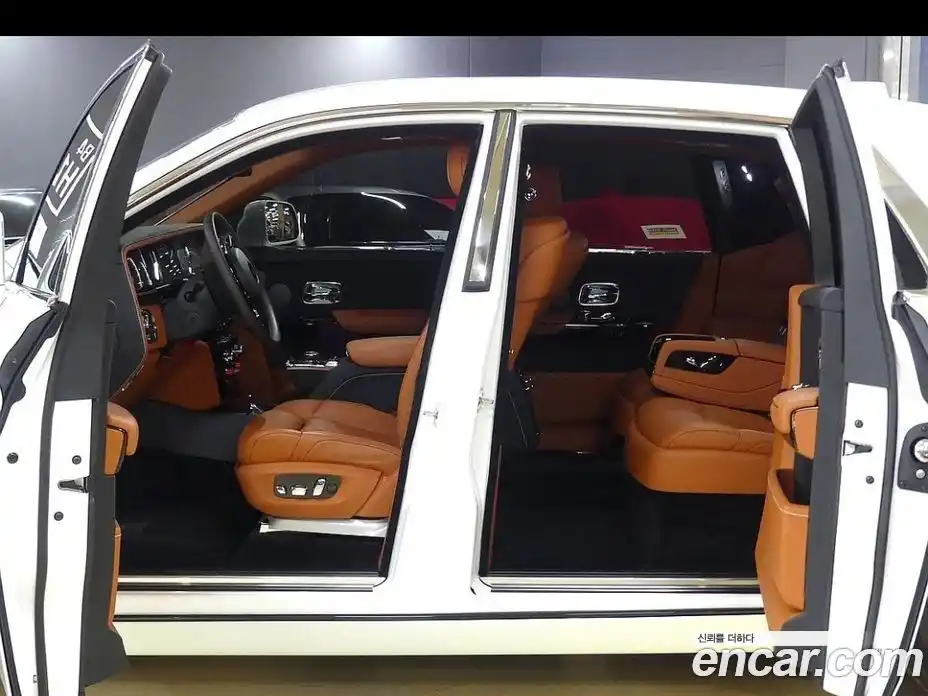 Rolls-Royce Phantom 2022 6.7 Автомат в Москве № 407377, фото 18