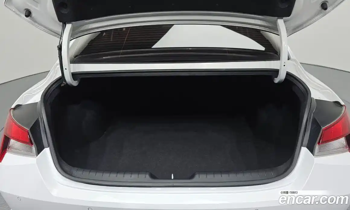 Hyundai Avante 2022 1.6 Автомат в Москве № 114696, фото 4