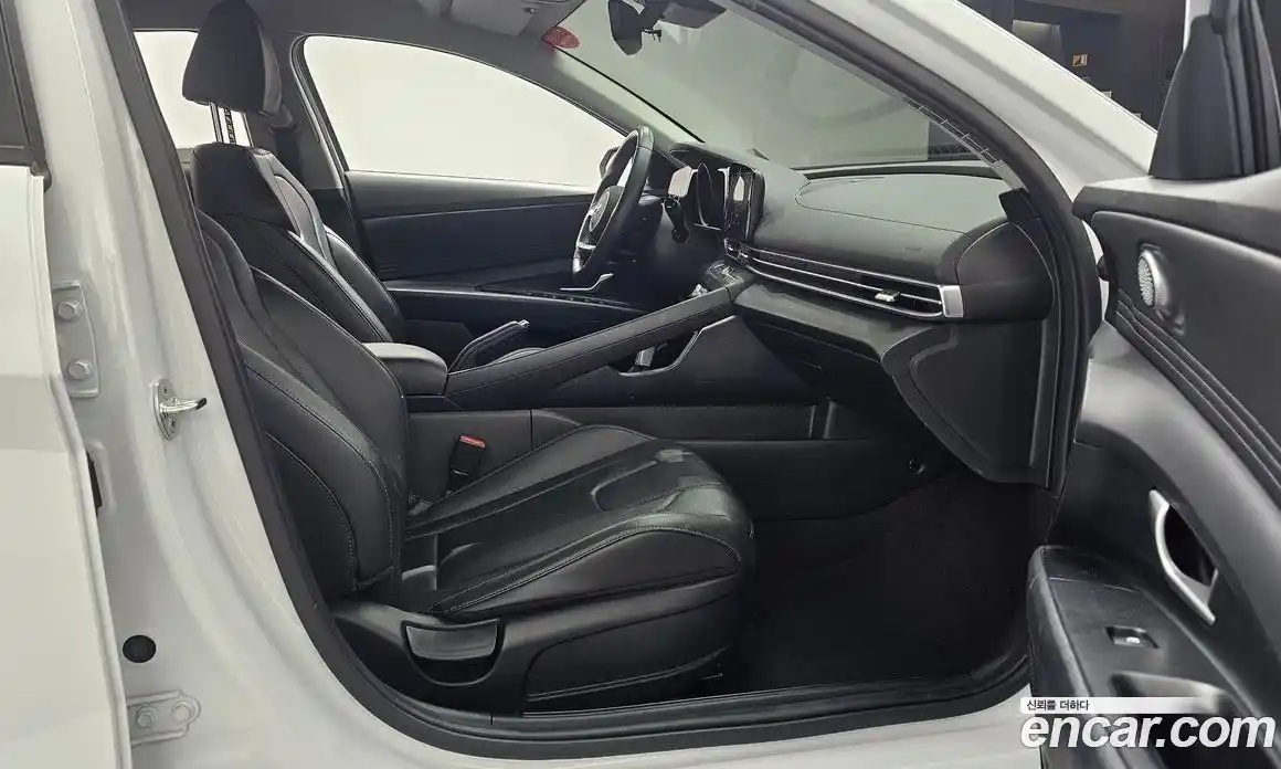 Hyundai Avante 2022 1.6 Автомат в Москве № 114696, фото 5