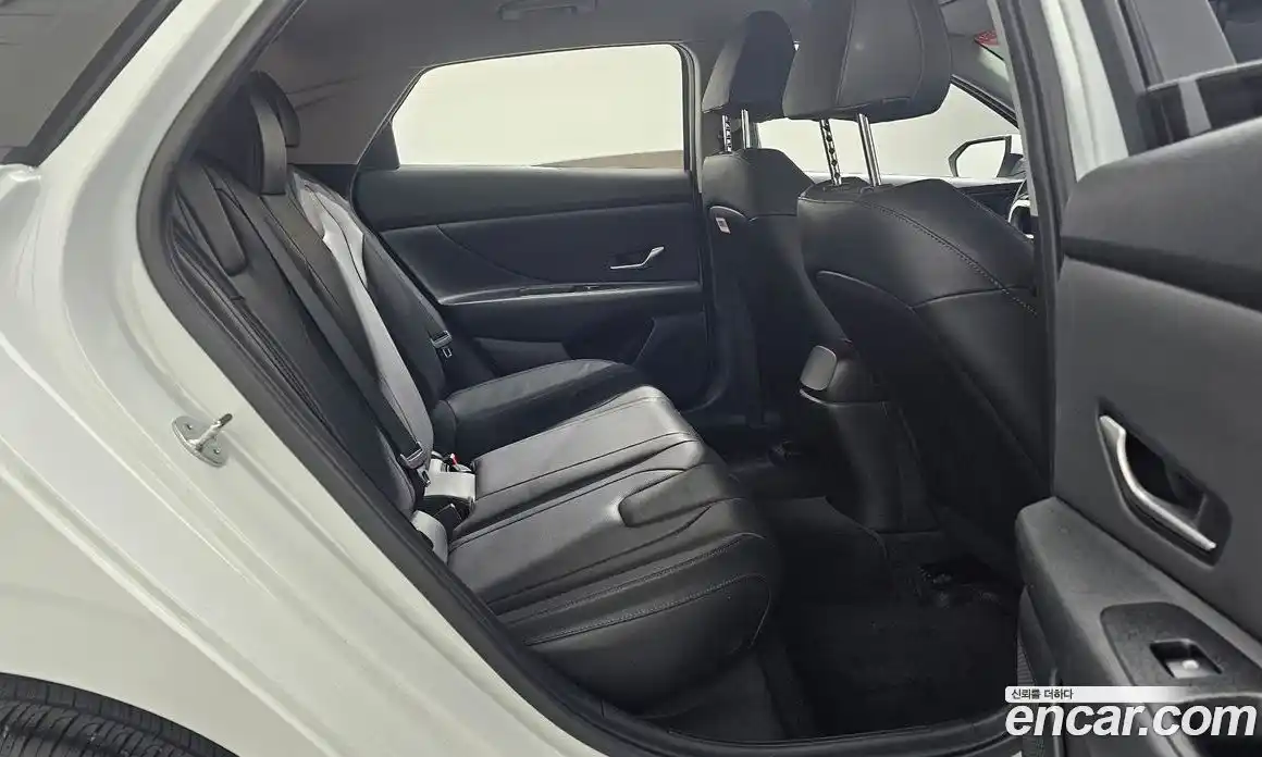 Hyundai Avante 2022 1.6 Автомат в Москве № 114696, фото 8