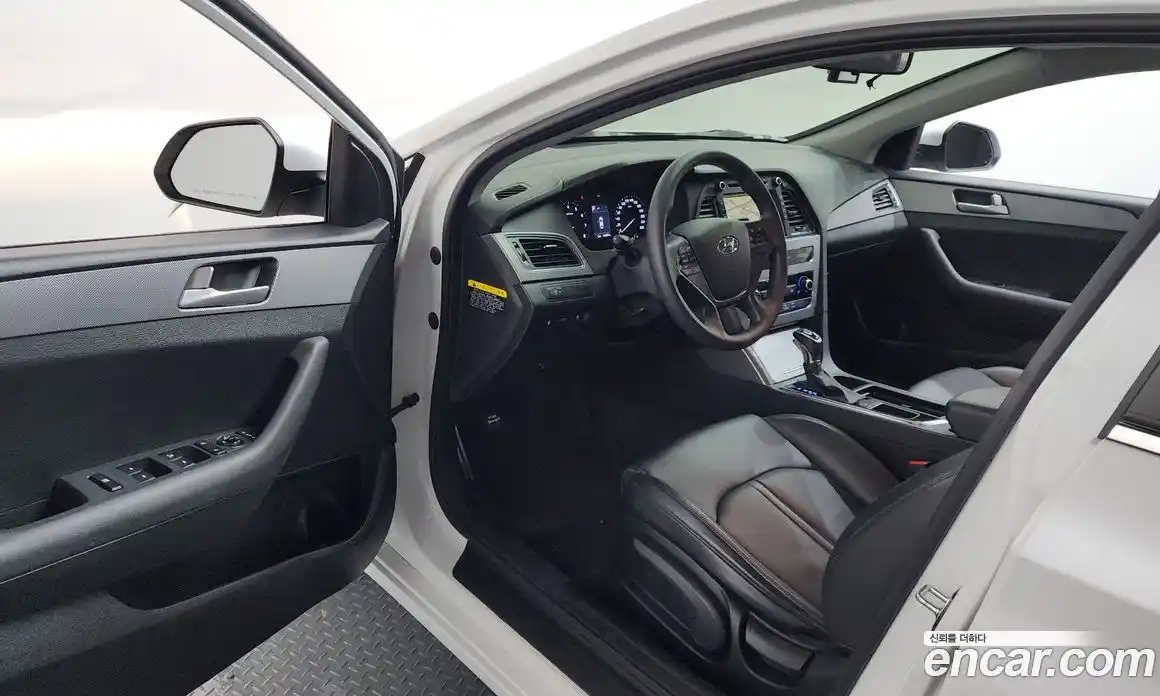 Hyundai Sonata 2016 2.0 Автомат в Москве № 123674, фото 17