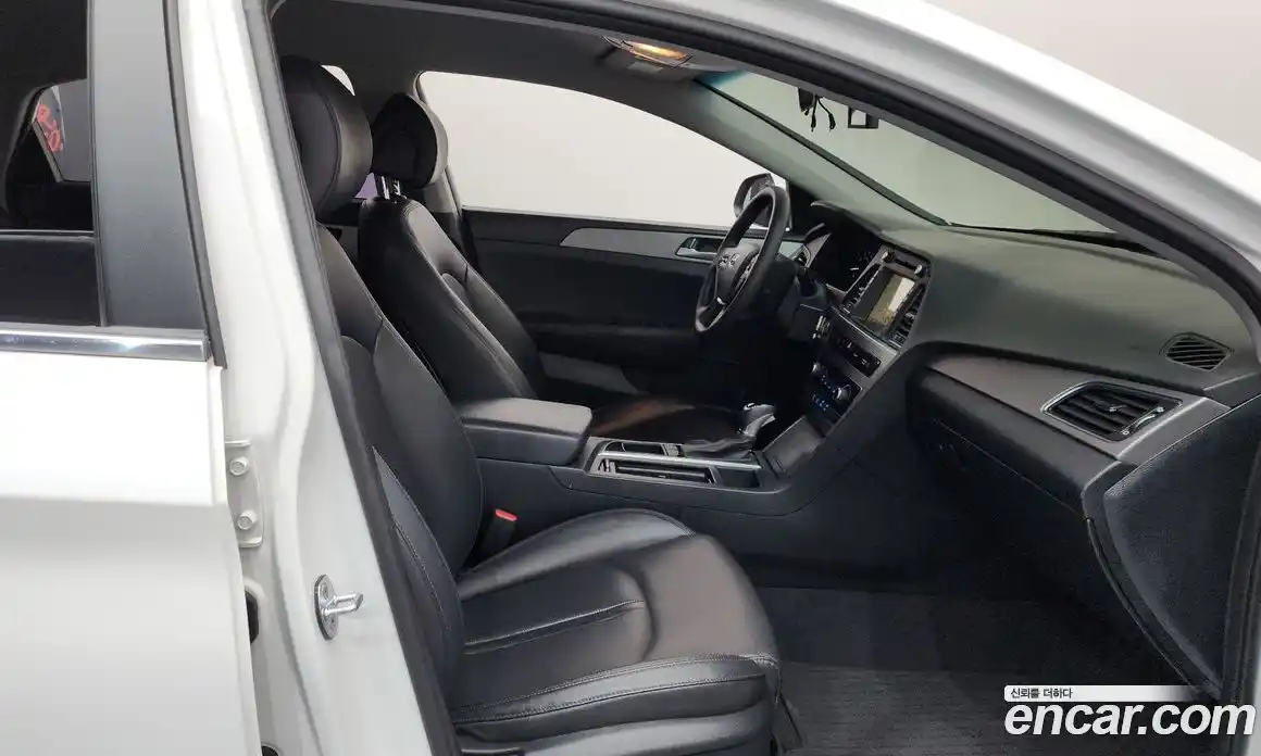 Hyundai Sonata 2016 2.0 Автомат в Москве № 123674, фото 9