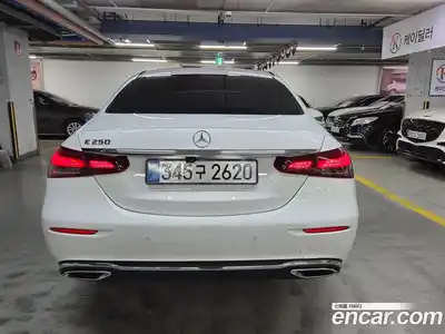 Mercedes-Benz E-Class 2023 2.0 Автомат в Москве № 138068, миниатюра 4