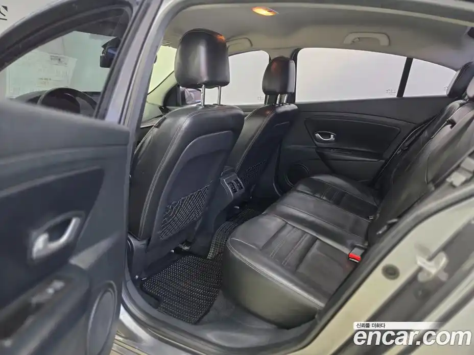 Renault SM3 2016 1.6 Автомат в Москве № 138837, фото 14