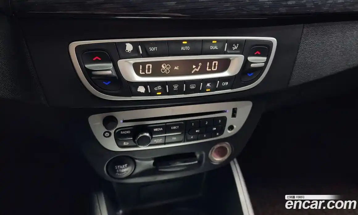 Renault SM3 2015 1.6 Автомат в Москве № 139434, фото 12