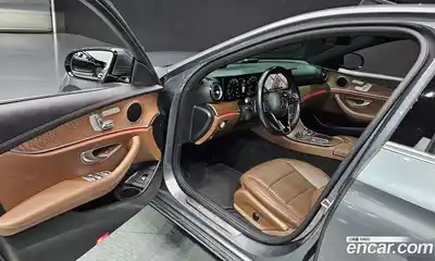 Mercedes-Benz E-Class 2021 2.0 Автомат в Москве № 141837, миниатюра 3