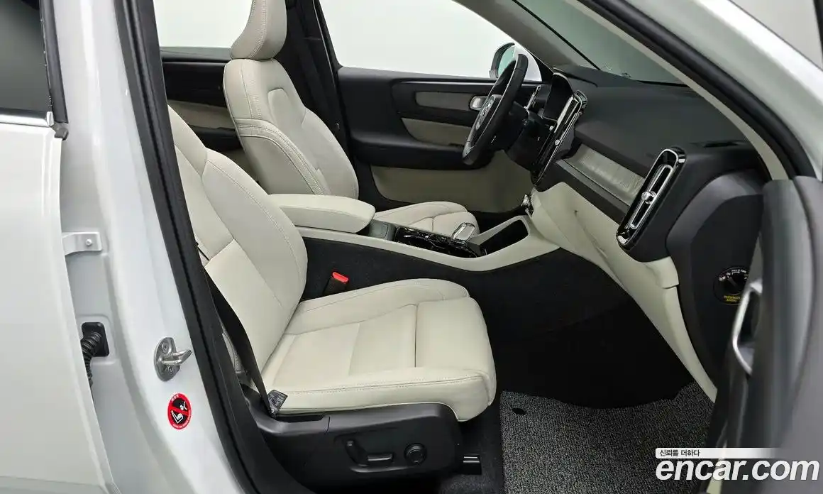 Volvo XC40 2024 2.0 Автомат в Москве № 164131, фото 12