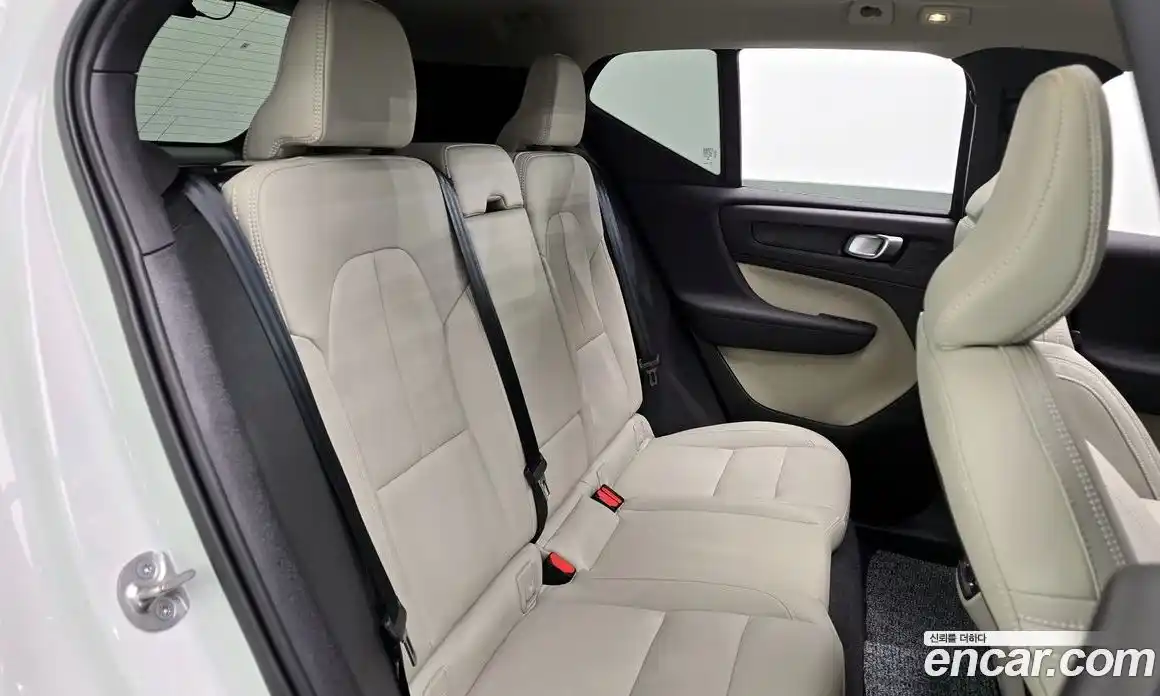 Volvo XC40 2024 2.0 Автомат в Москве № 164131, фото 13