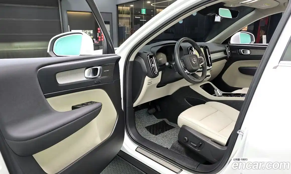 Volvo XC40 2024 2.0 Автомат в Москве № 164131, фото 15