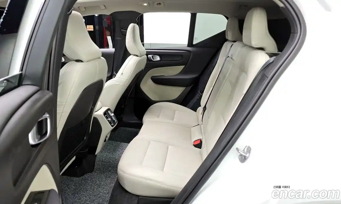 Volvo XC40 2024 2.0 Автомат в Москве № 164131, фото 17