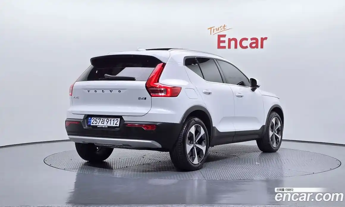 Volvo XC40 2024 2.0 Автомат в Москве № 164131, фото 9