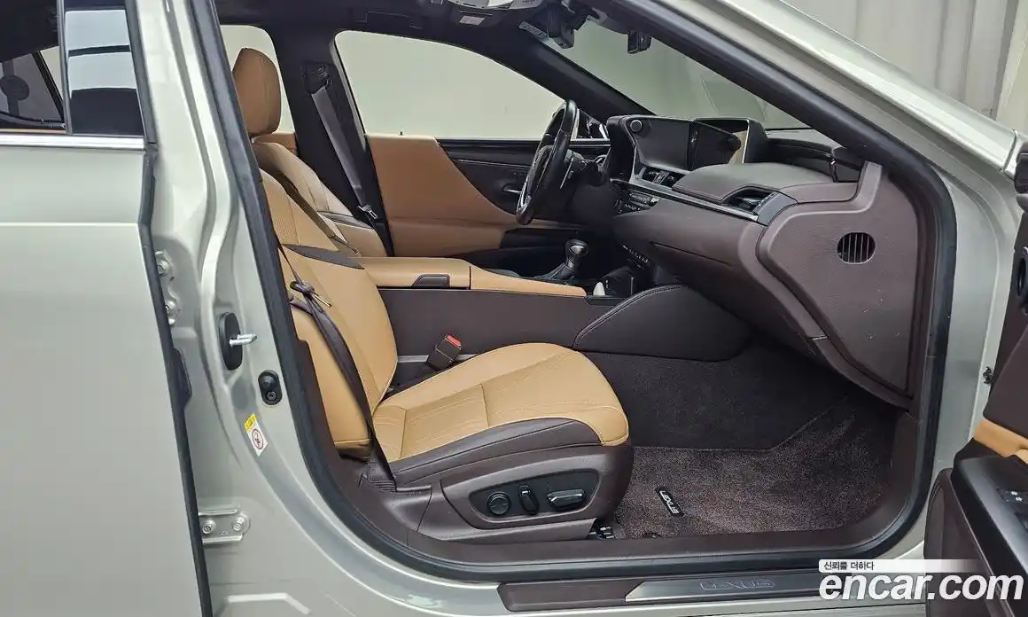 Lexus ES 2020 2.5 Автомат в Москве № 168079, фото 12