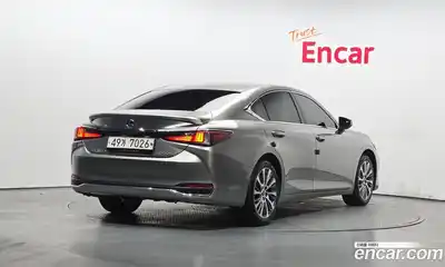 Lexus ES 2019 2.5 Автомат в Москве № 168269, миниатюра 2