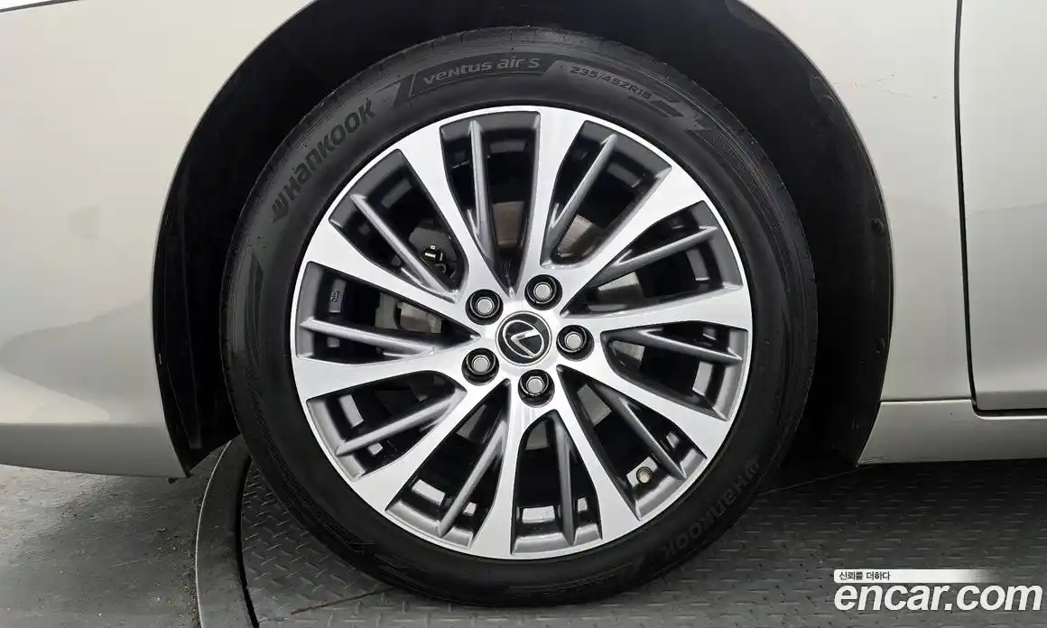 Lexus ES 2019 2.5 Автомат в Москве № 168269, фото 5