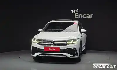 Volkswagen Tiguan 2023 2.0 Автомат в Москве № 168623, миниатюра 3