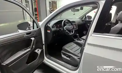 Volkswagen Tiguan 2023 2.0 Автомат в Москве № 168623, миниатюра 10