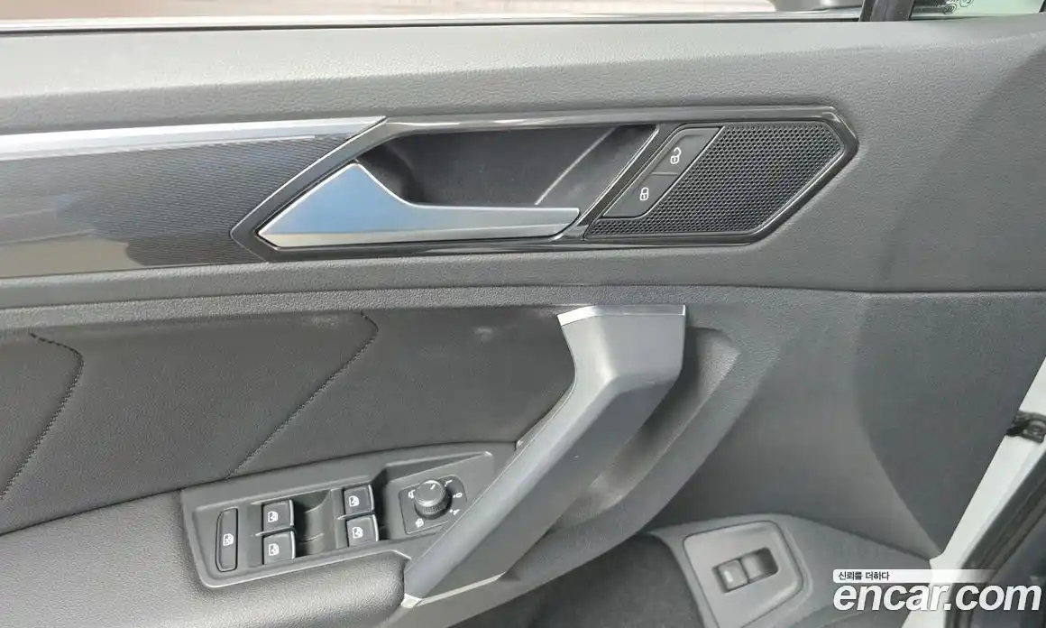 Volkswagen Tiguan 2018 2.0 Автомат в Москве № 168678, фото 11